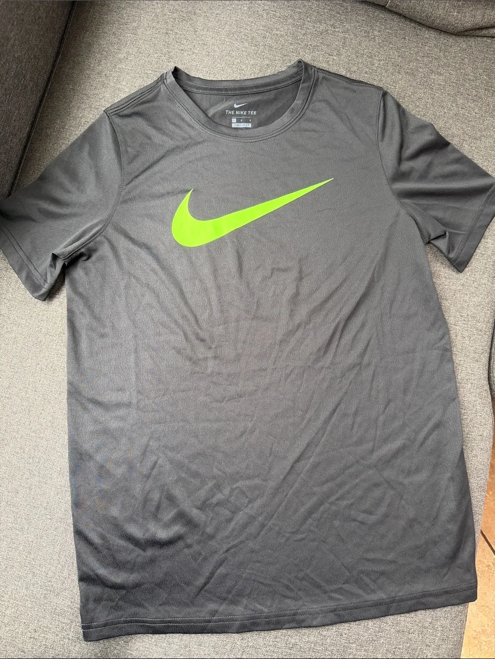 Nike Dri-Fit Boys Black Short-Sleeve Tee with Neon Green Swoosh size Large